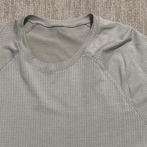Lululemon Men's Size XL Tan Metal Vent Tech Short Sleeve Athletic Stretch Top - Picture 6 of 12